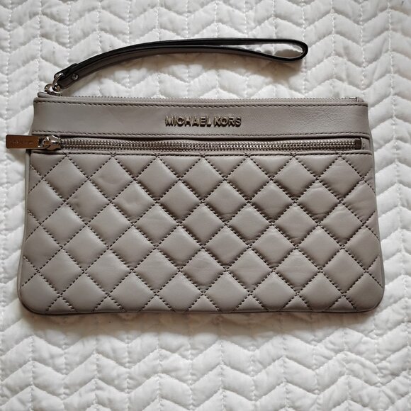 MICHAEL Michael Kors Women's Grey Selma Quilt Leather Zip Wristlet Clutch - Picture 1 of 4